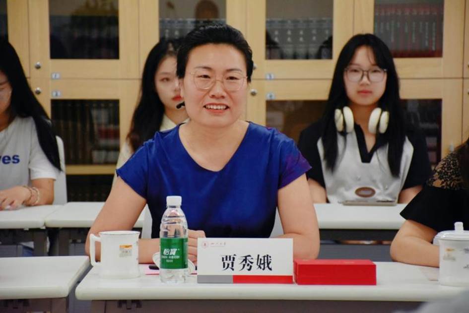 色情短视频
教育基金会副秘书长贾秀娥发言